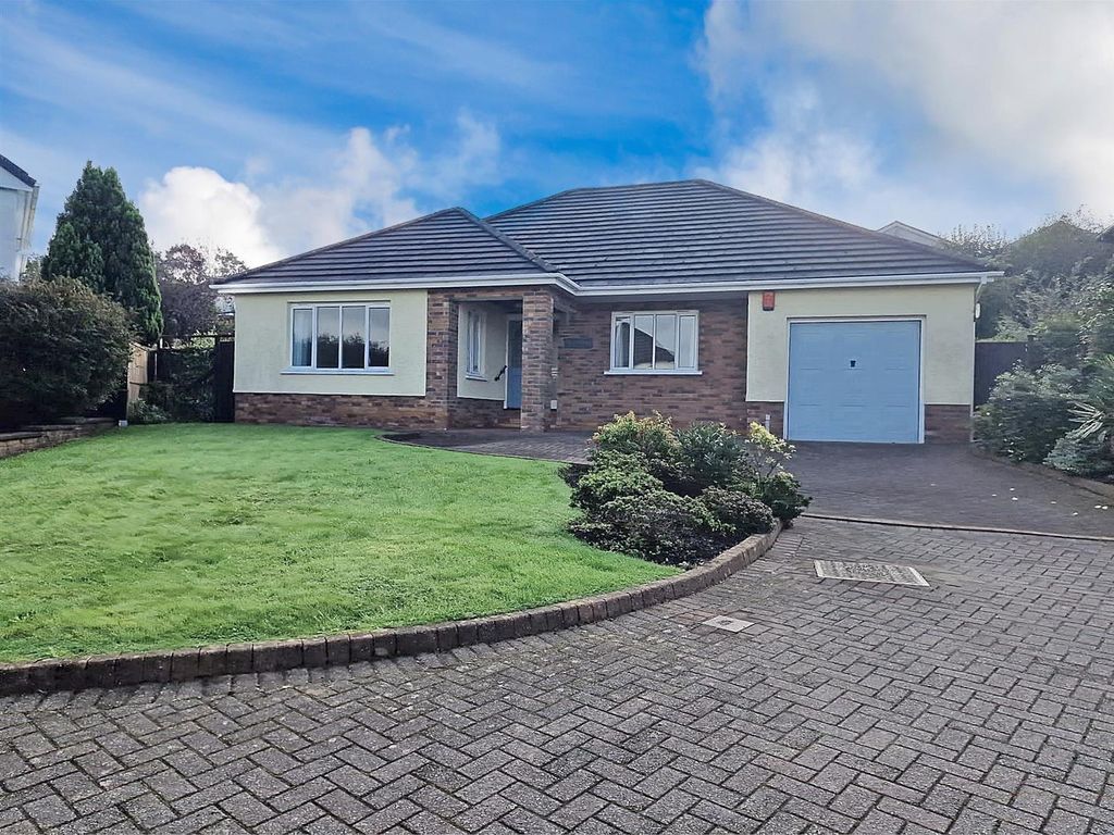 3 bed detached bungalow for sale in Penymorfa, Llangunnor, Carmarthen