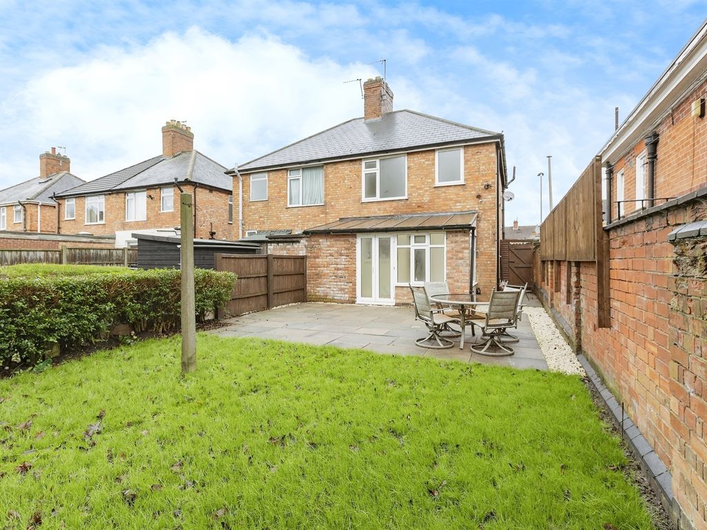 3 bed semidetached house for sale in Bassett Street, Wigston LE18, £