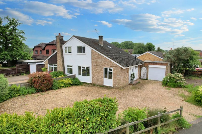 3 bed detached house for sale in South Lane, Ash, Aldershot GU12, £420,000 Zoopla