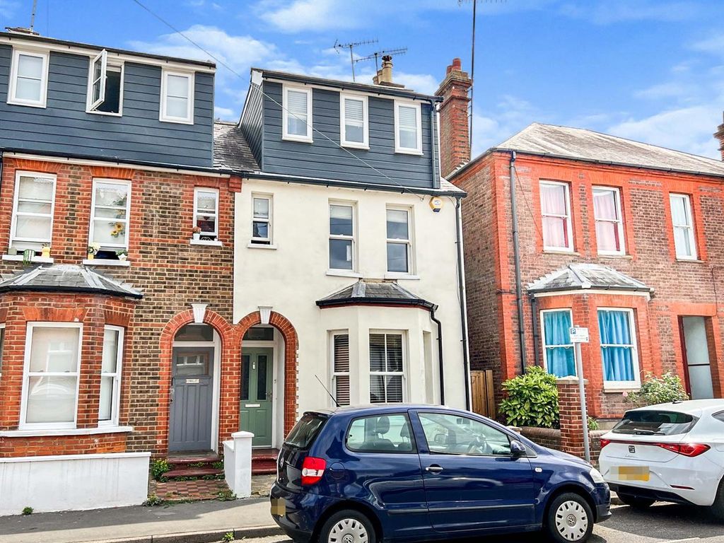 4 bed end terrace house for sale in Alexandra Road, Hemel Hempstead HP2