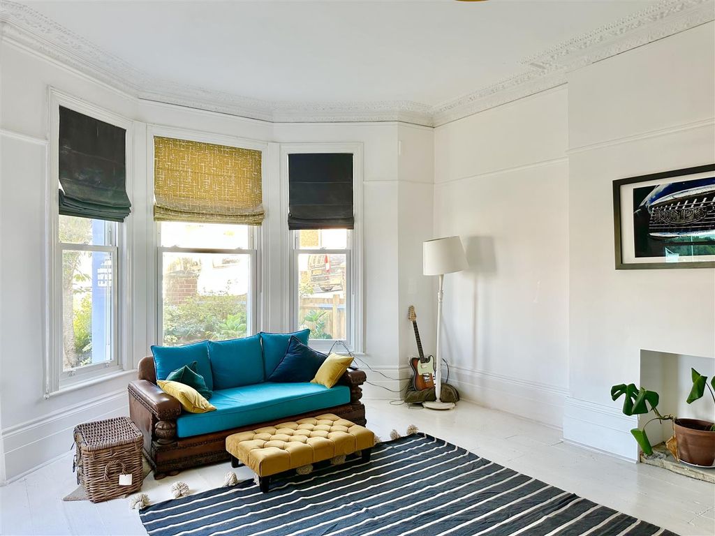 3 bed flat for sale in Ashburnham Road, Hastings TN35, £325,000 Zoopla