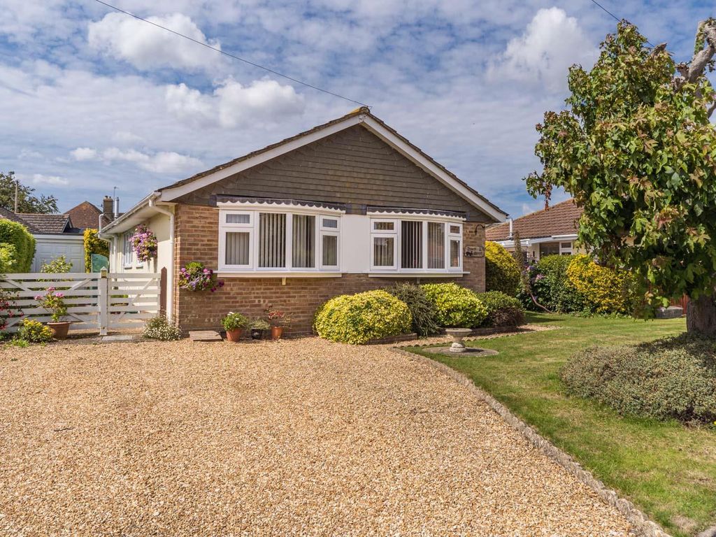3 bed detached bungalow for sale in Howgate Close, Bembridge PO35, £