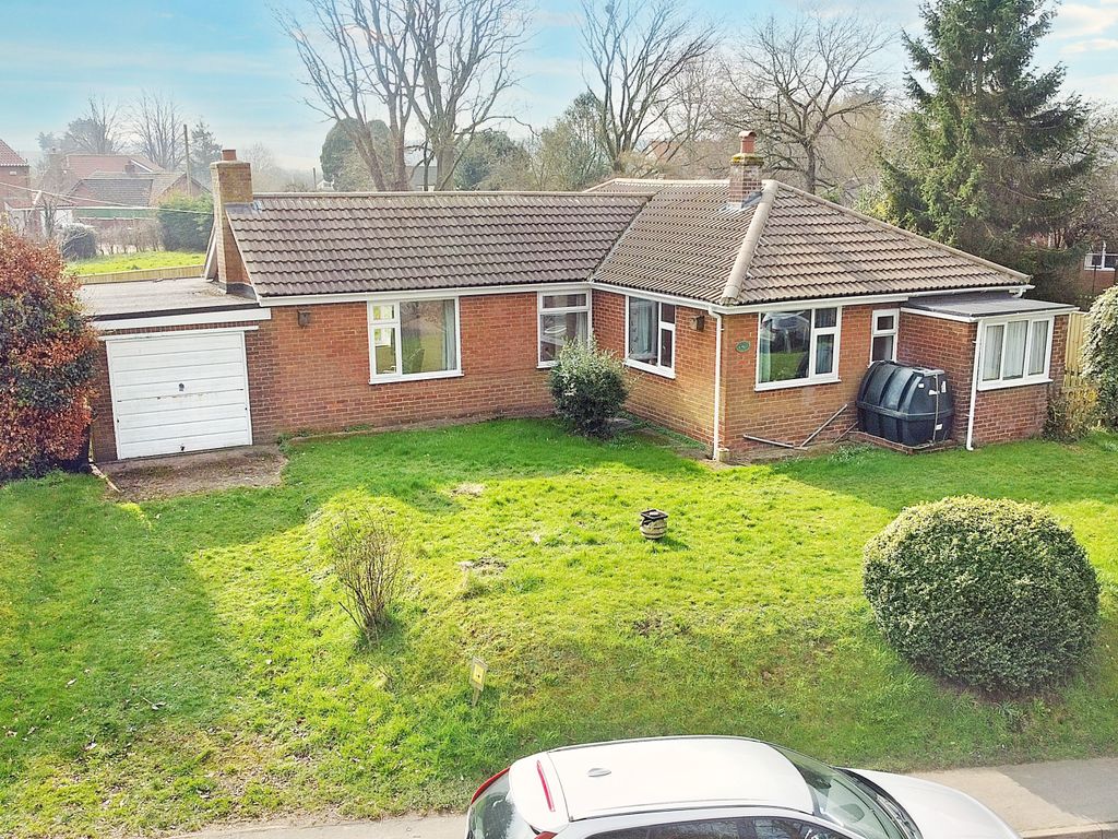 3 bed detached bungalow for sale in Main Road, DoningtonOnBain, Louth