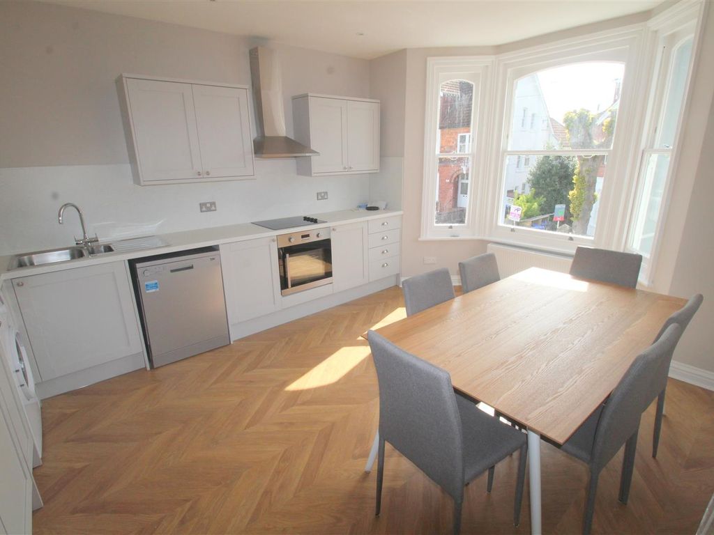 Room to rent in Oxford Road, Worthing, West Sussex BN11 Zoopla