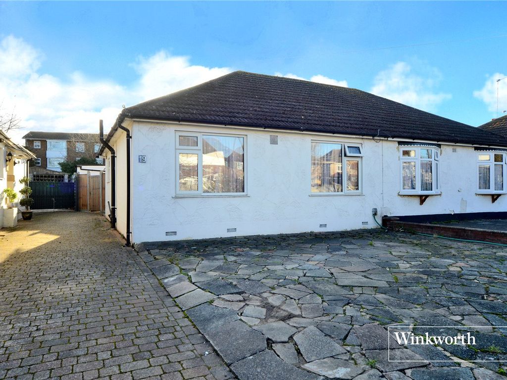 2 bed bungalow for sale in Trafalgar Avenue, Worcester Park KT4, £