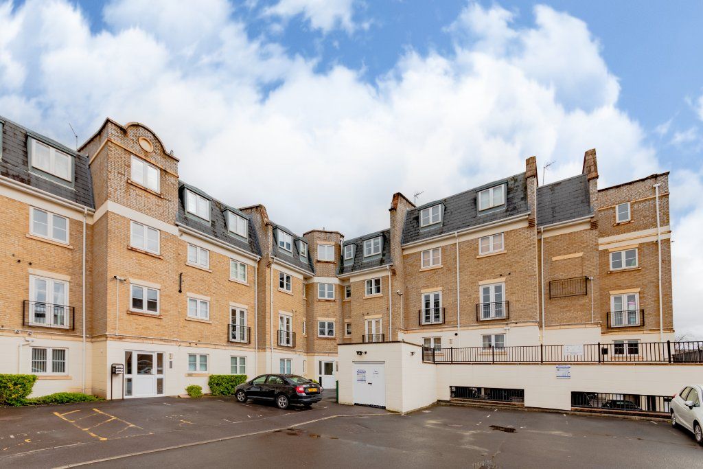 2 bed flat for sale in Regents Riverside, Brigham Road, Reading RG1