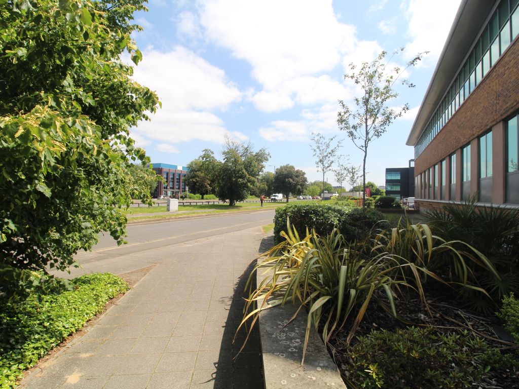 Studio for sale in Bath Road, Slough SL1, £167,000 Zoopla