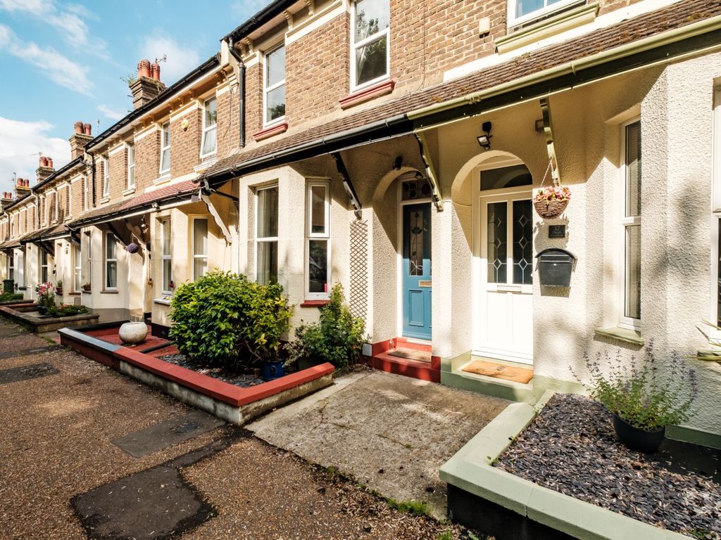 3 bed terraced house for sale in Dacre Gardens, Upper Beeding BN44, £