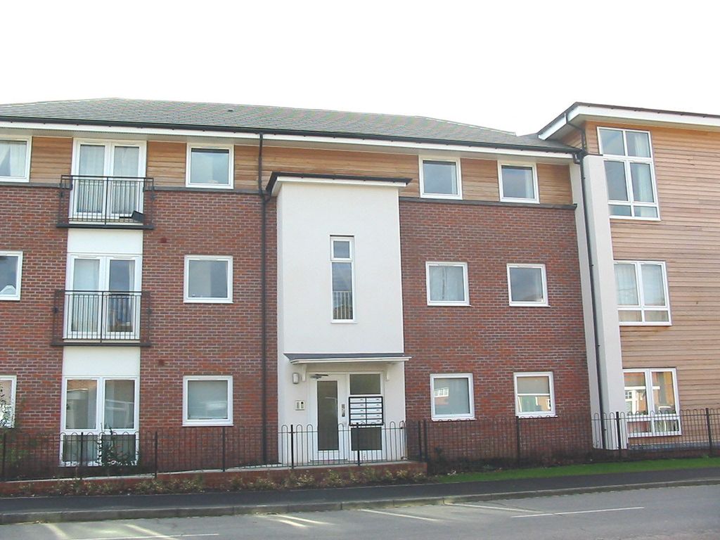 2 bed flat to rent in Amersham Road, Reading RG4, £1,250 pcm Zoopla