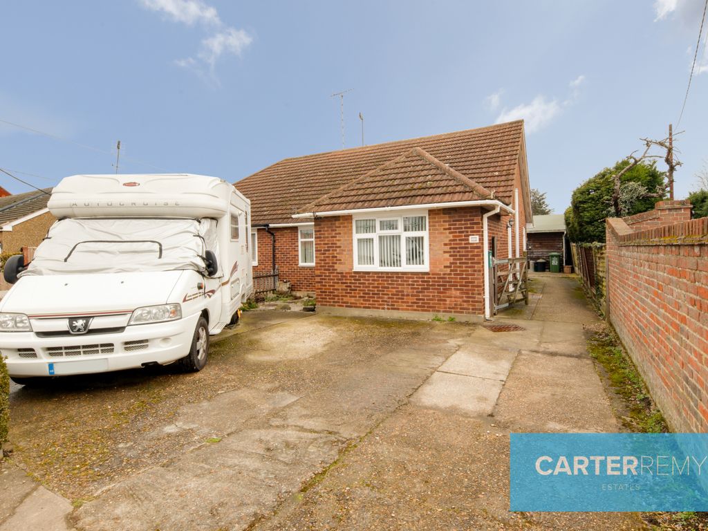 3 bed semidetached house for sale in Pound Lane, Bowers Gifford