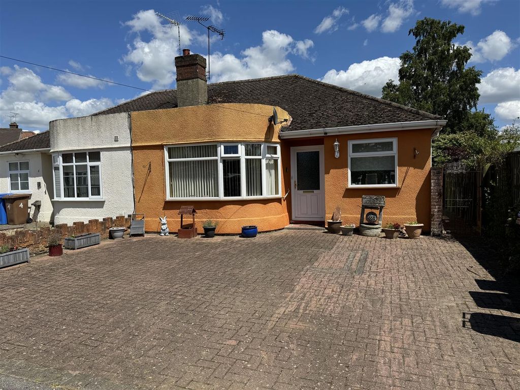 2 bed semidetached bungalow for sale in Clare Road, Ipswich IP4, £