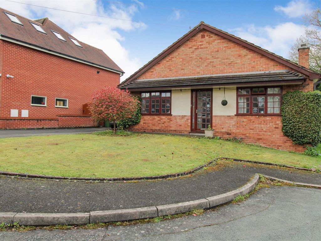 3 bed bungalow for sale in Stourton Crescent, Stourbridge, West Midlands DY7 Zoopla