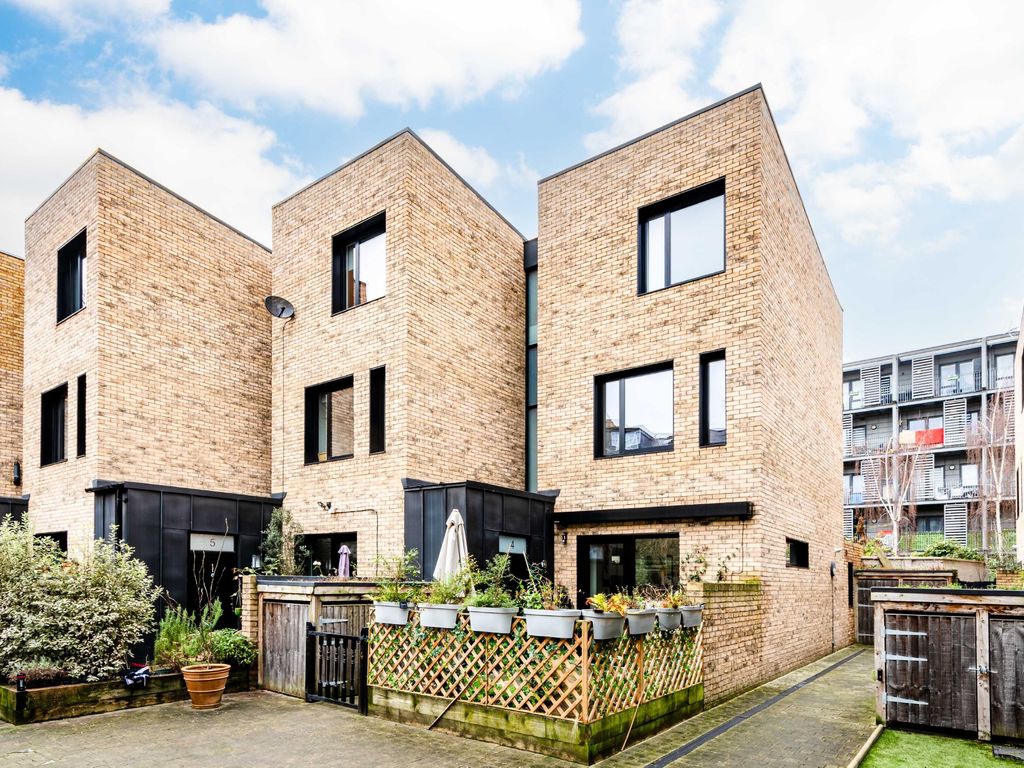 3 bed detached house for sale in Anton Street, London E8, £950,000 Zoopla