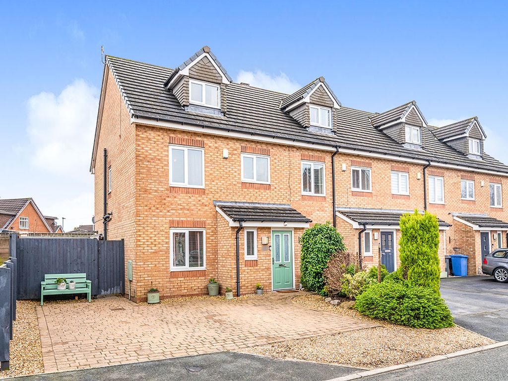 4 bed end terrace house for sale in Rushton Close, Burtonwood