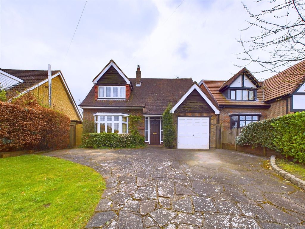 3 bed detached house for sale in Grove Wood Hill, Coulsdon CR5, £