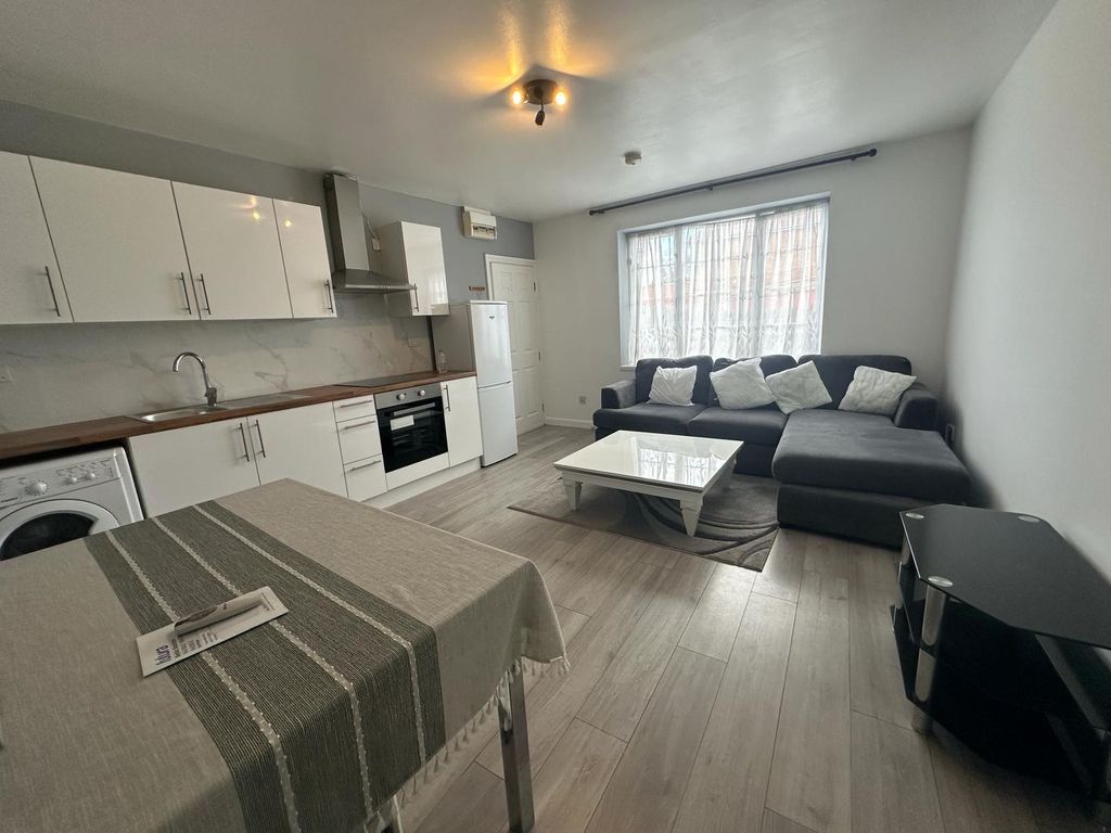 1 bed flat to rent in Cavendish Road, Edmonton N18, £1,400 pcm Zoopla