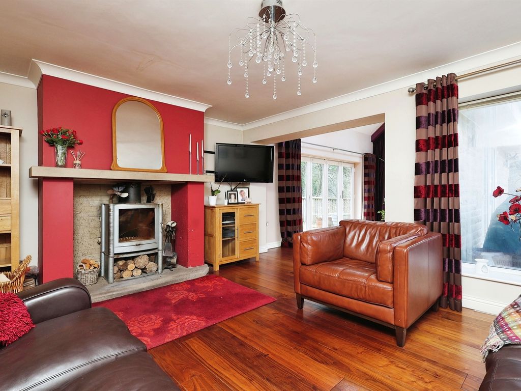 4 bed detached house for sale in Longwood Avenue, Bingley BD16, £