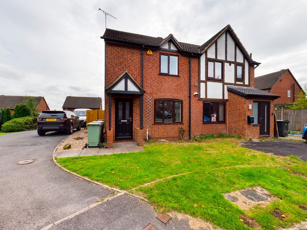 3 bed semidetached house to rent in Honeycroft Court, South Normanton