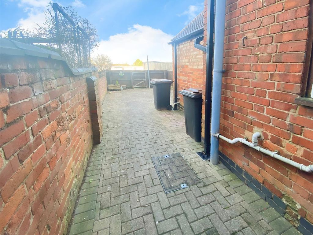 1 bed property to rent in Arbury Road, Nuneaton CV10, £575 pcm Zoopla