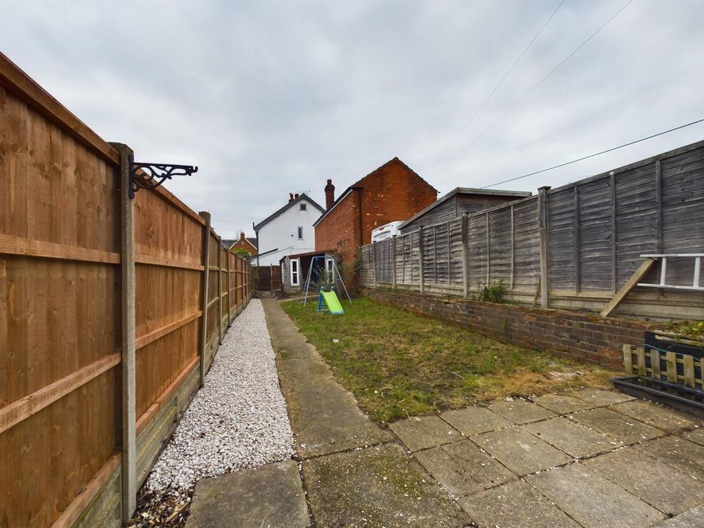 4 bed terraced house to rent in Station Road, North Hykeham, Lincoln