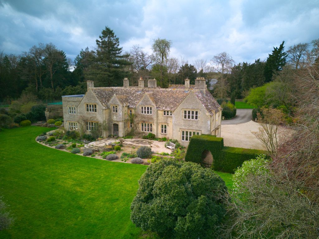 7 bed country house to rent in Bradwell Grove, Burford OX18, £9,800 pcm
