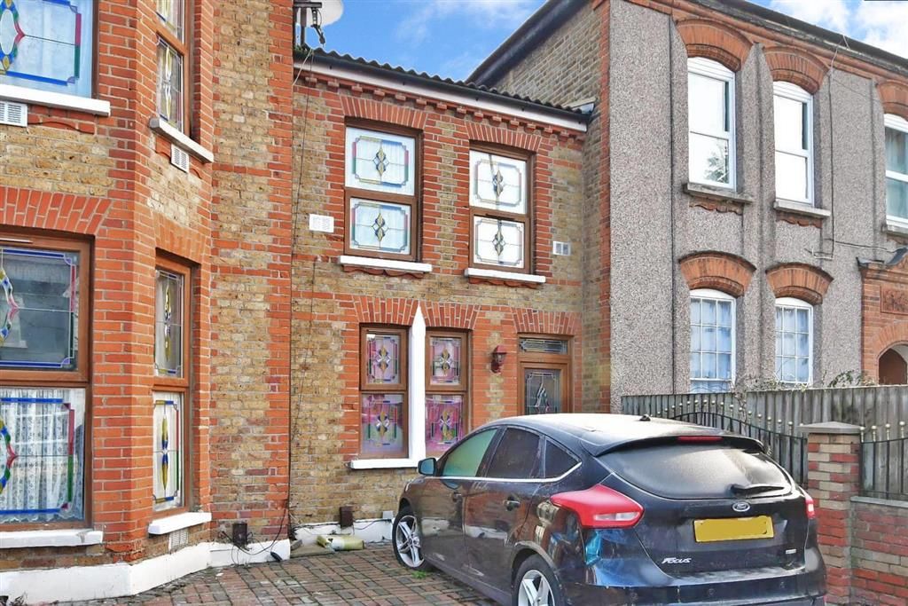 1 bed flat for sale in Aldborough Road South, Seven Kings, Ilford