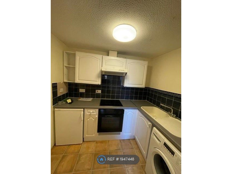 2 bed flat to rent in Boarshaw Clough Way, Middleton, Manchester M24, £