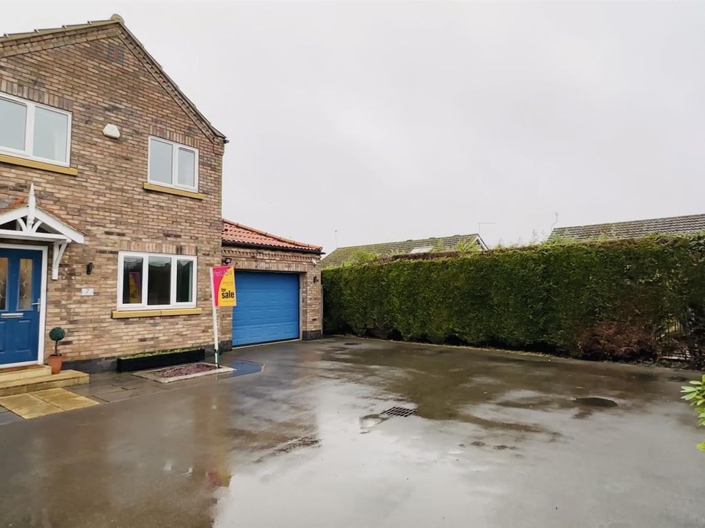 3 bed end terrace house for sale in The Acorns, Gilberdyke, Brough HU15