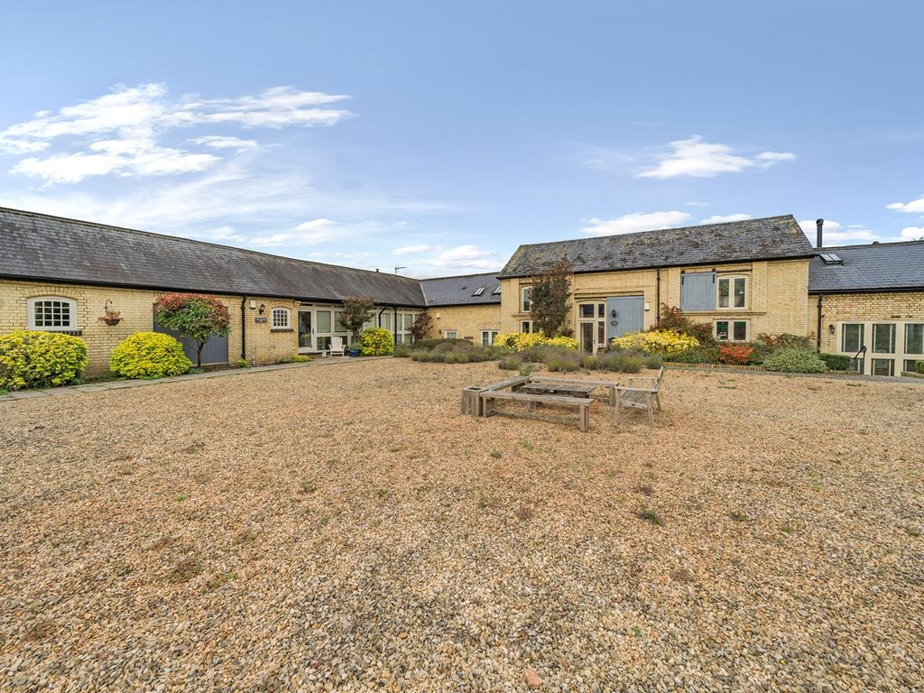 3 bed barn conversion for sale in Brook Lane, Flitton MK45, £650,000