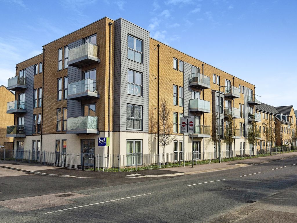 2 bed flat for sale in Holly Acre, Dunstable, Bedfordshire LU5 Zoopla