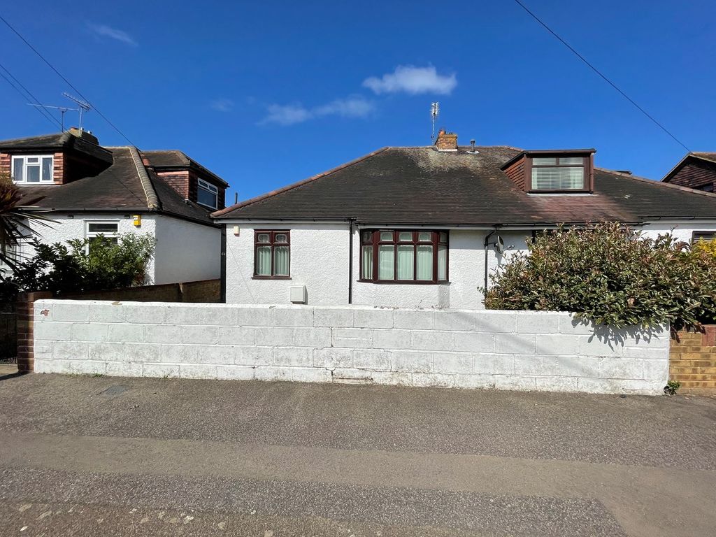 2 bed semidetached bungalow for sale in Broadway, Gillingham ME8, £