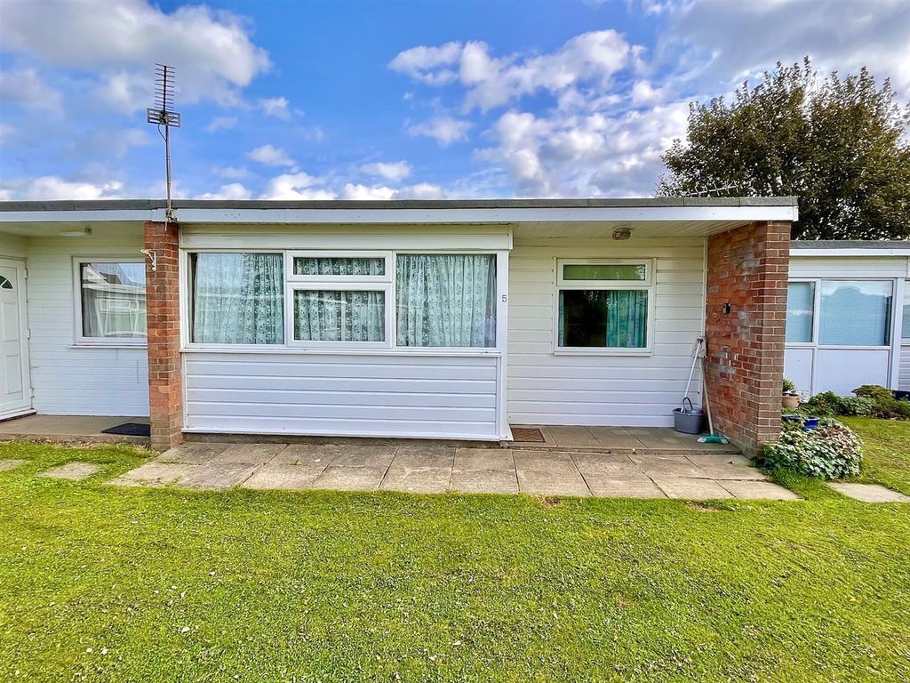 2 bed property for sale in Newport Road, Hemsby, Great Yarmouth NR29, £