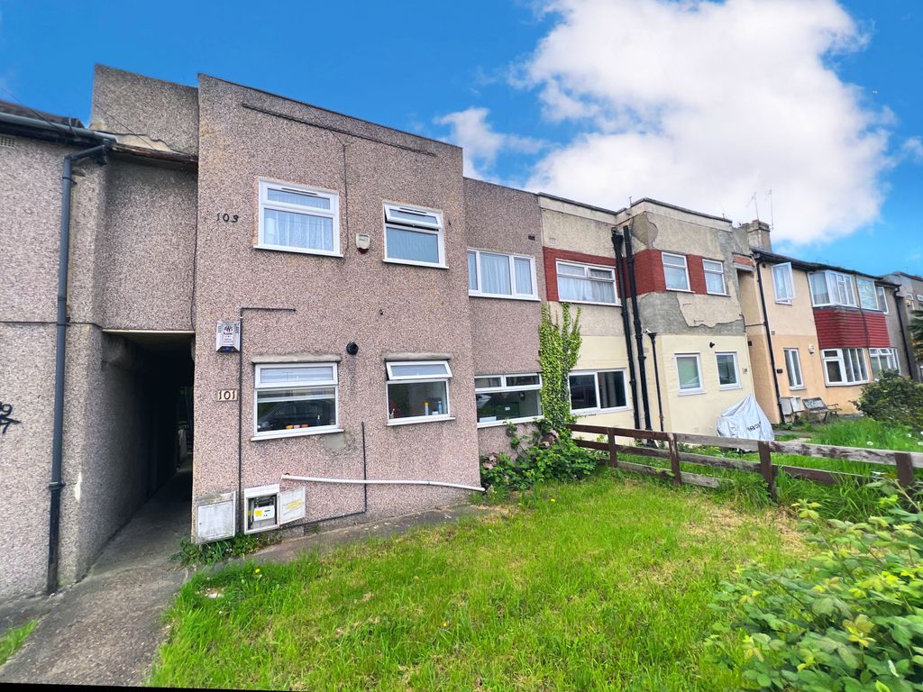 2 bed for sale in St. Marks Avenue, Northfleet, Gravesend