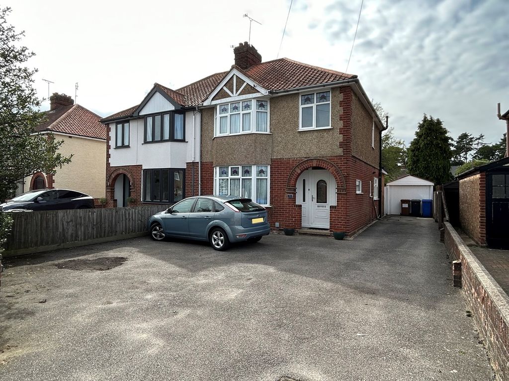 3 bed semidetached house for sale in Heath Road, Ipswich IP4, £340,000