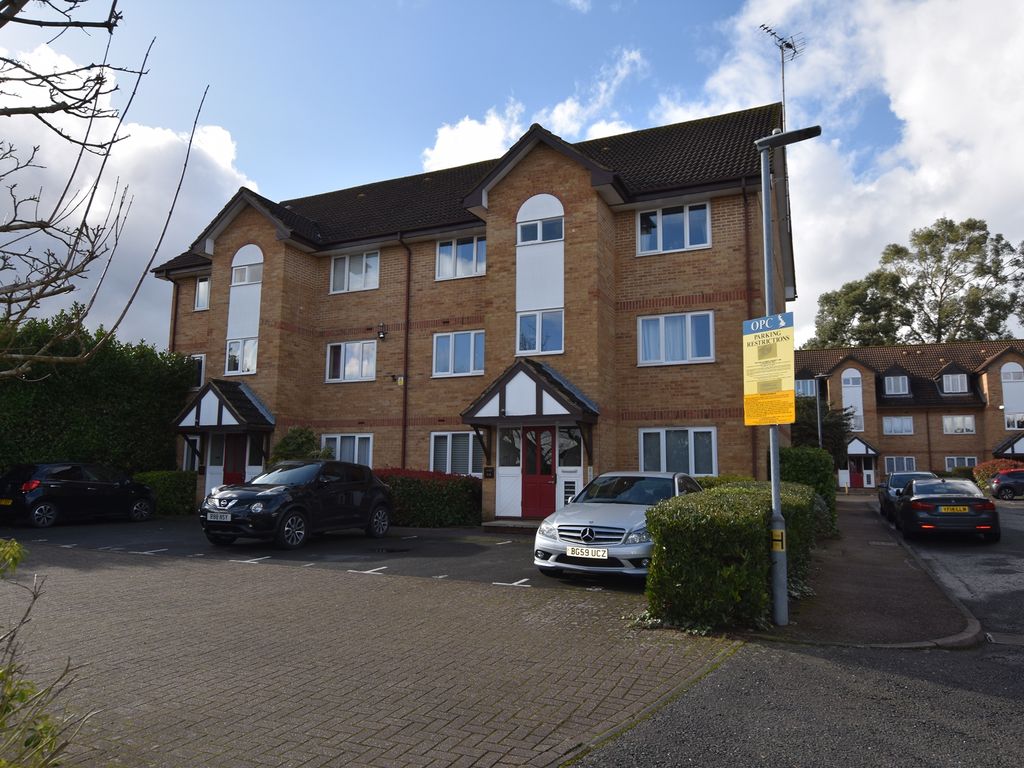 1 bed flat for sale in Rochester Drive, Watford WD25, £210,000 Zoopla