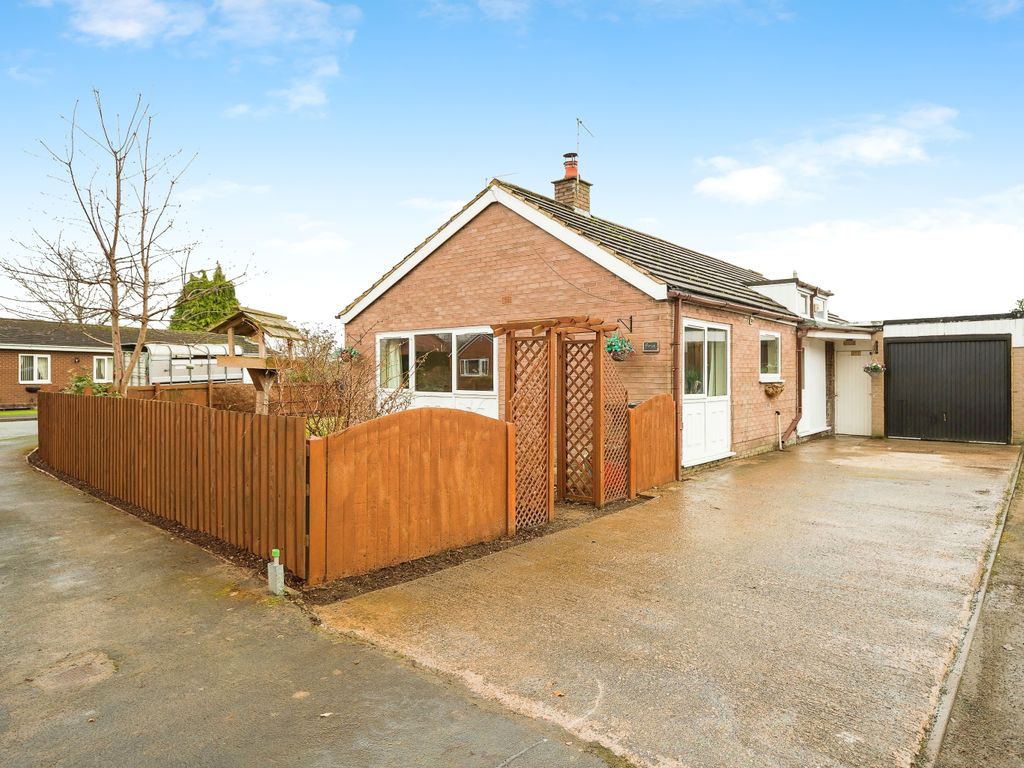 3 bed bungalow for sale in Derwen Green, Four Crosses, Llanymynech