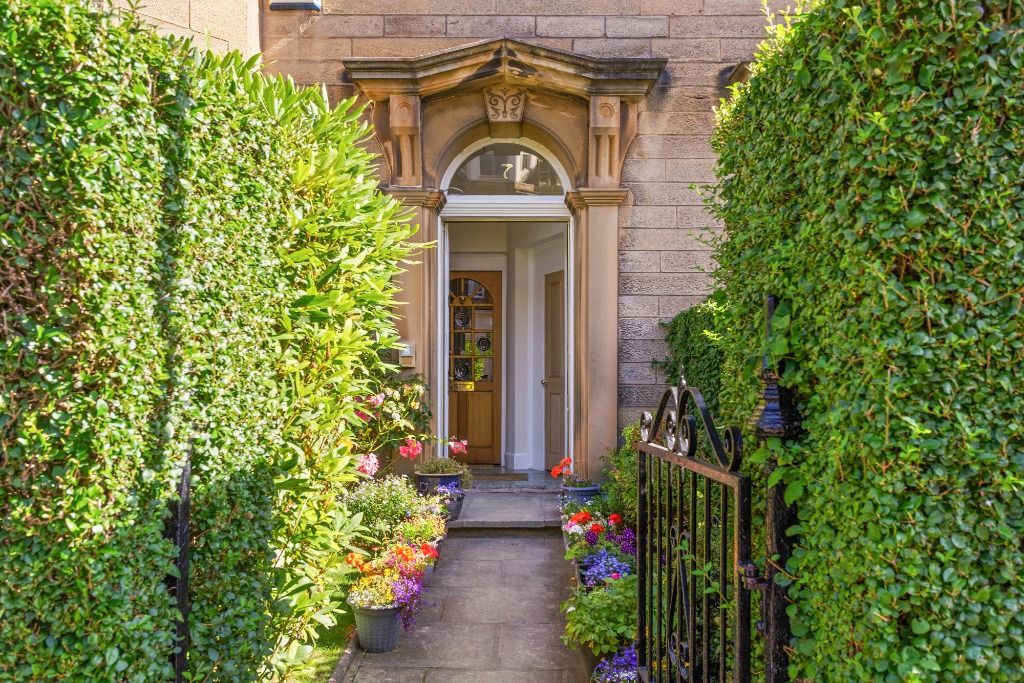 4 bed flat to rent in Marchhall Crescent, Prestonfield, Edinburgh EH16