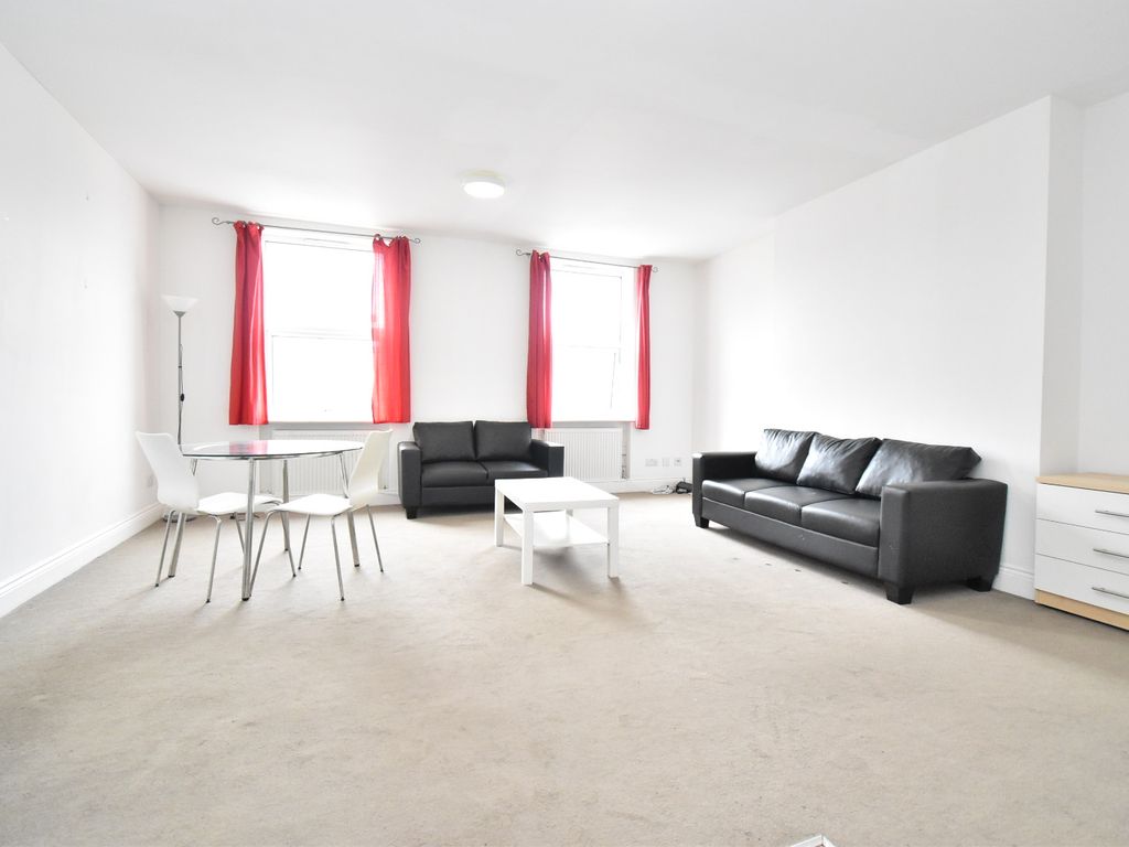 3 bed flat to rent in Kilburn High Road, Kilburn NW6, £2,860 pcm Zoopla