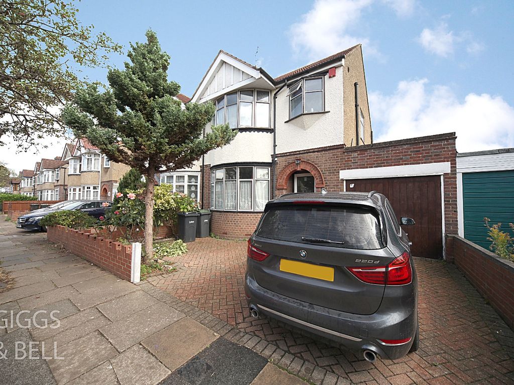 St. Michaels Crescent, Luton, Bedfordshire LU3  