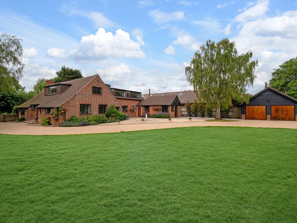5 bed detached house for sale in Russells Water, HenleyOnThames RG9