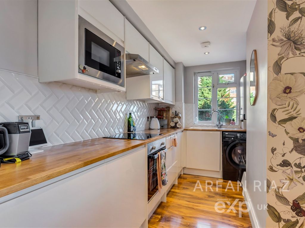 2 bed flat to rent in Ashford Court, Ashford Road, Cricklewood, London