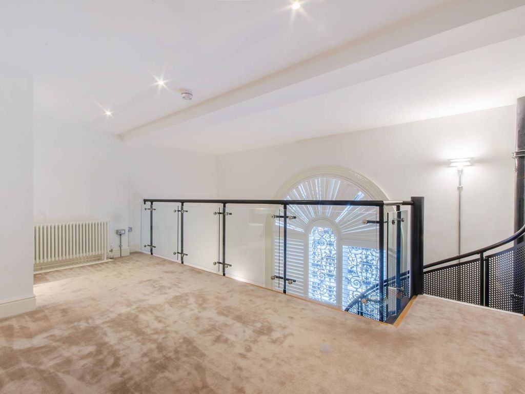 1 bed flat to rent in Arsenal Way, Woolwich, London SE18, £2,300 pcm