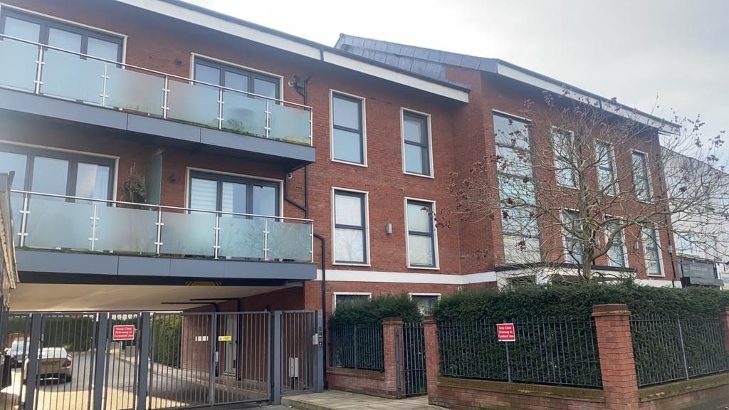 2 bed flat for sale in Crystal Court, Bramley Road, Oakwood, London N14