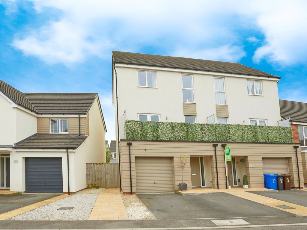 4 bed semidetached house for sale in Olive Close, Branston, BurtonOn