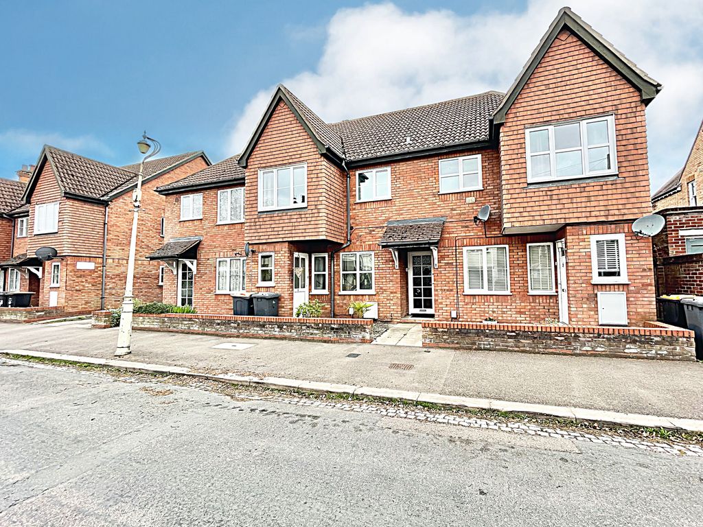 2 bed flat to rent in Tennyson Road, Bedford MK40 Zoopla