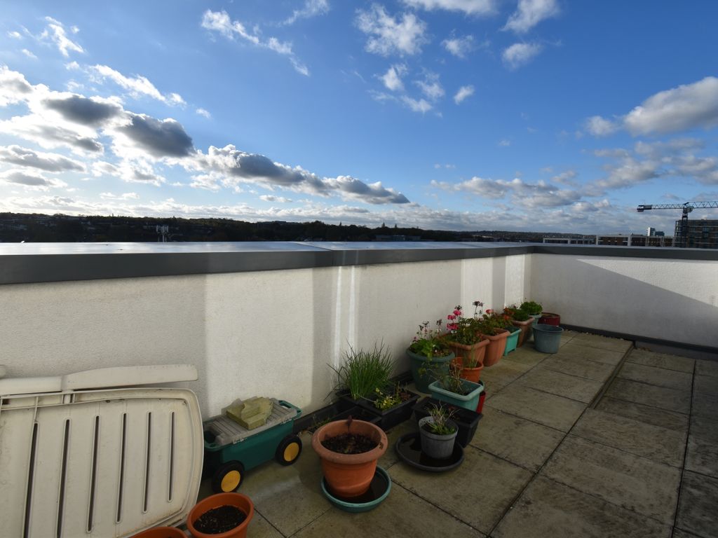 2 bed flat for sale in Ocean Drive, Gillingham ME7 Zoopla