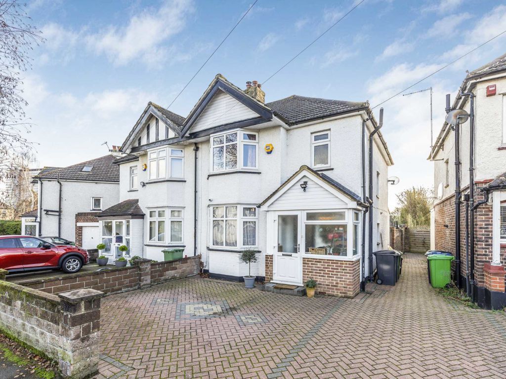 3 bed semidetached house for sale in Kingsmead Avenue, Tolworth