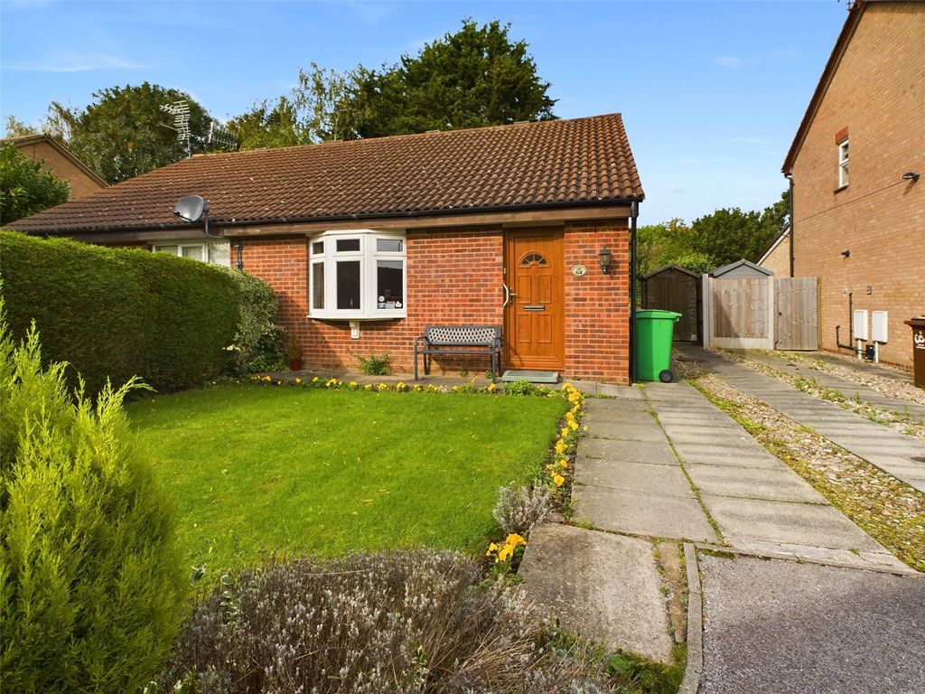 2 bed bungalow for sale in Dean Close, Nottingham, Nottinghamshire NG8