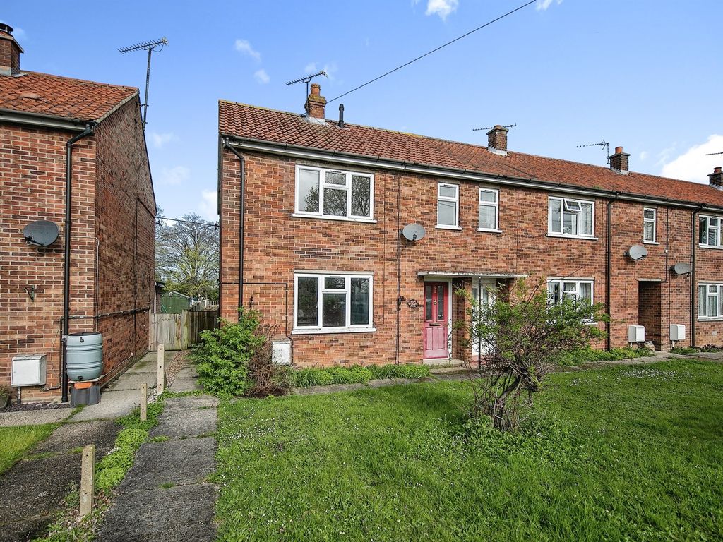 3 bed end terrace house for sale in Peterhouse Crescent, Woodbridge