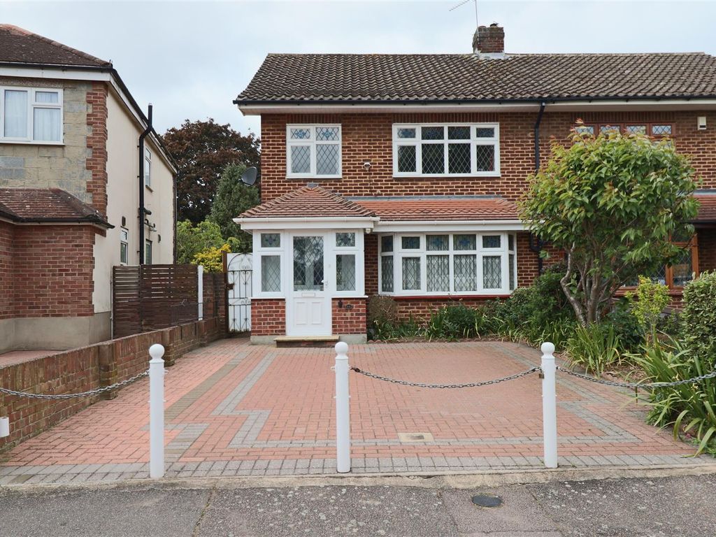 3 bed semidetached house to rent in Hacton Lane, Hornchurch RM12, £